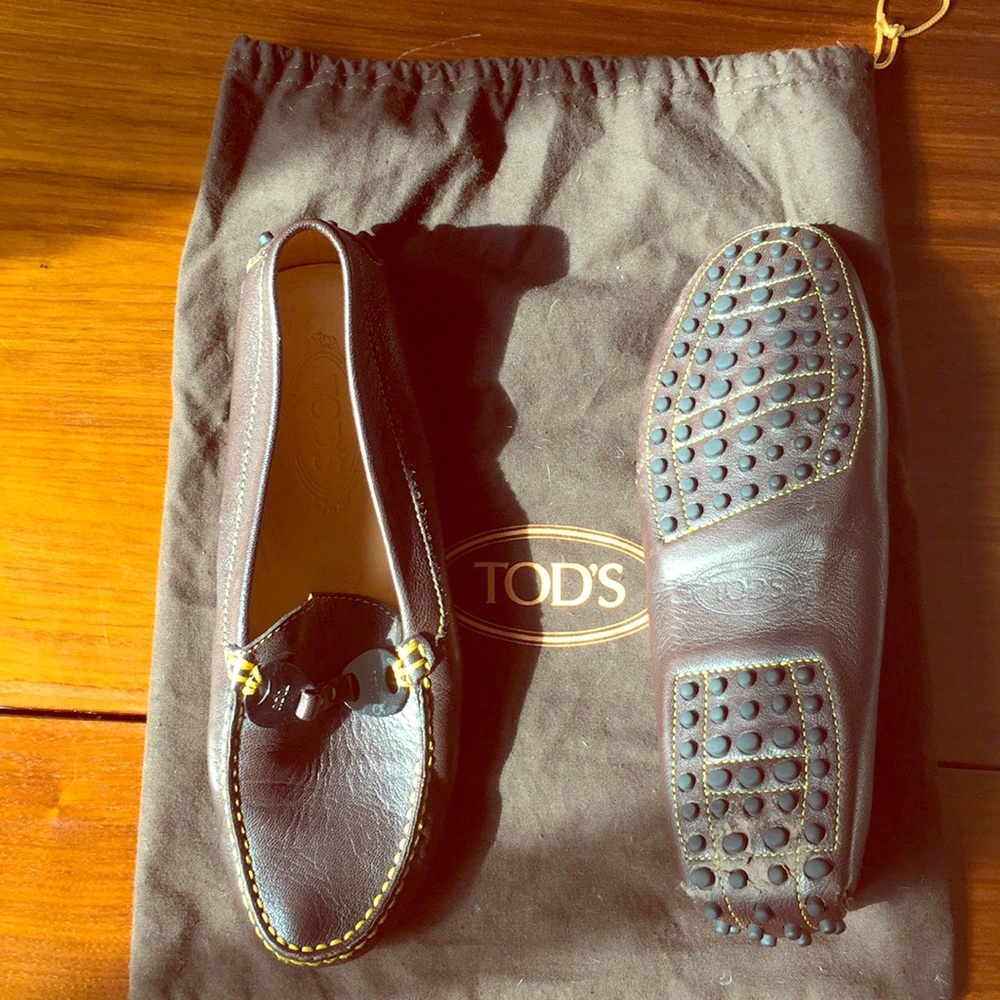 Tod’s driving loafers